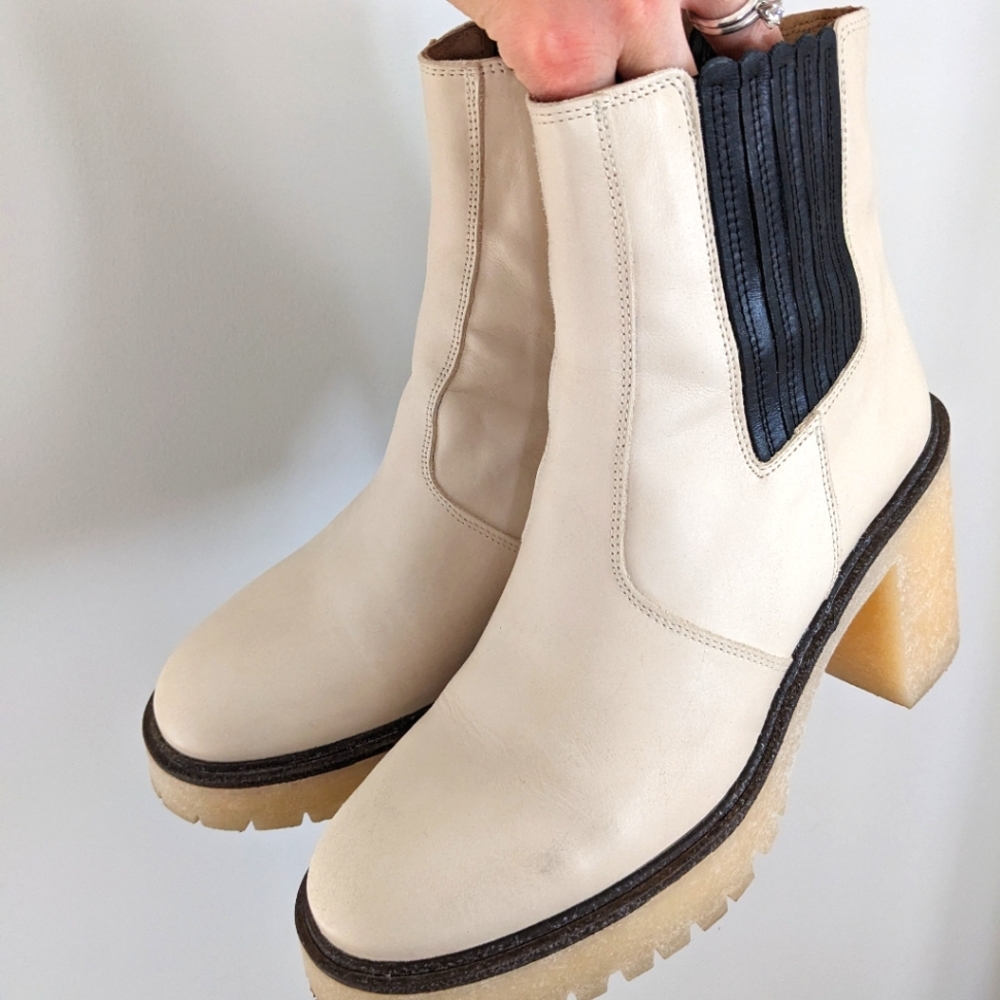 🌸Free People🌸 James Chelsea Boot White Color SZ 9.5  Fits like a 9.